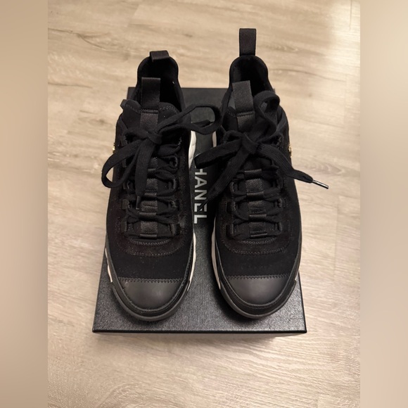 CHANEL Velvet Calfskin Mixed Fibers CC SNEAKERS SZ 37 - Picture 7 of 10